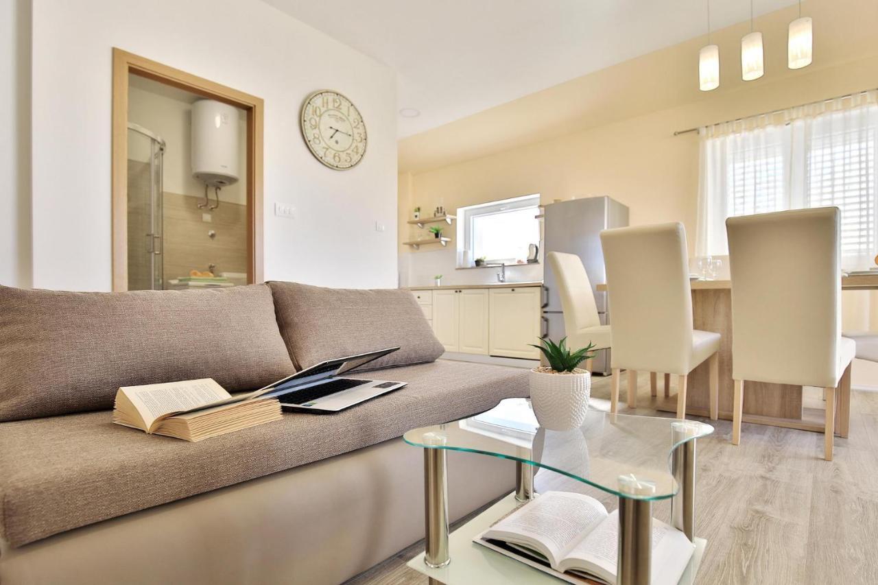 Apartments Mica Врси Екстер'єр фото